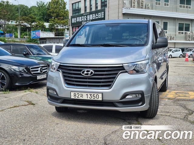 Grand Starex Van 3 locuri