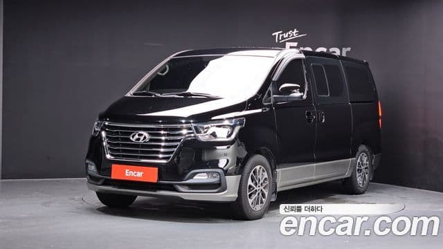 Grand Starex Urban 9 locuri