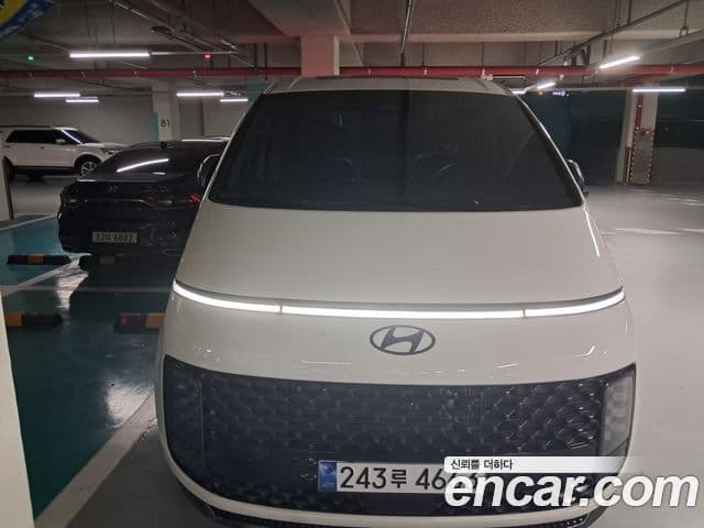 Staria 4WD Lounge 7 locuri