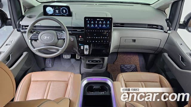 Staria 4WD Lounge 7 locuri
