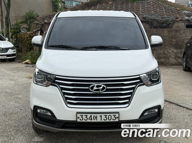 Grand Starex 4WD Urban 9 locuri