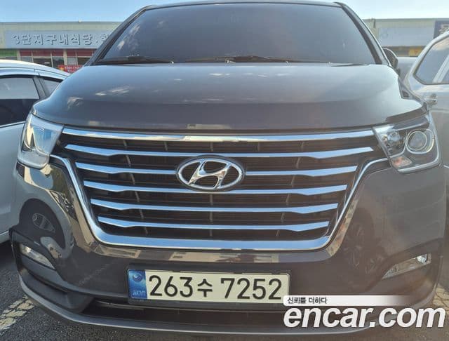 Grand Starex Urban 9 locuri
