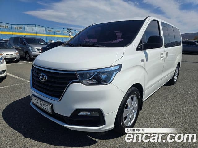 Grand Starex Wagon 12 locuri