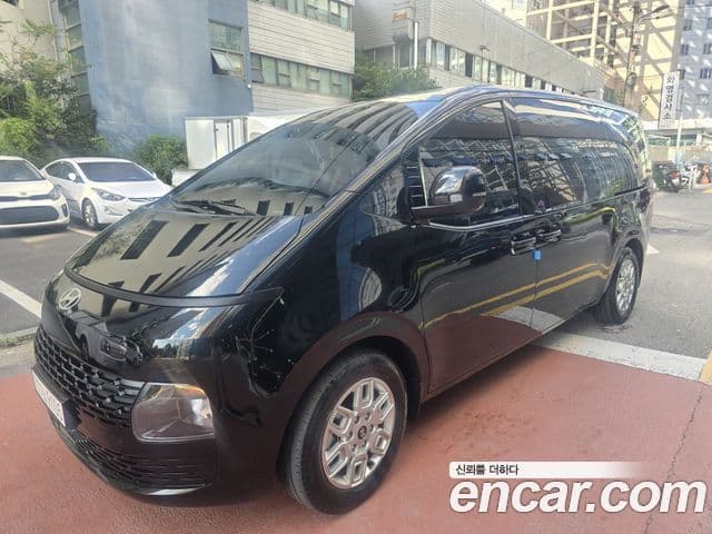 Staria Tourer 11 locuri