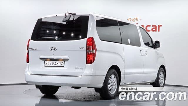 Grand Starex Van 5 locuri