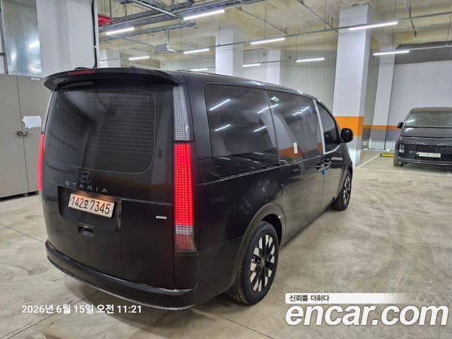 Staria 4WD Lounge 9 locuri
