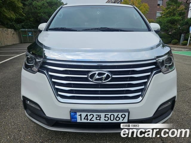 Grand Starex Urban 9 locuri