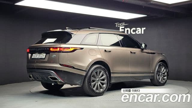 Range Rover Velar 3.0 D300 R-Dynamic SE