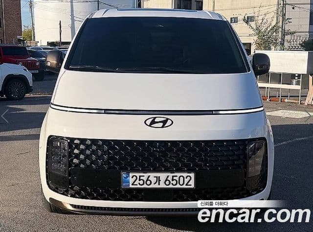 Staria L3.5 Lounge 7 locuri