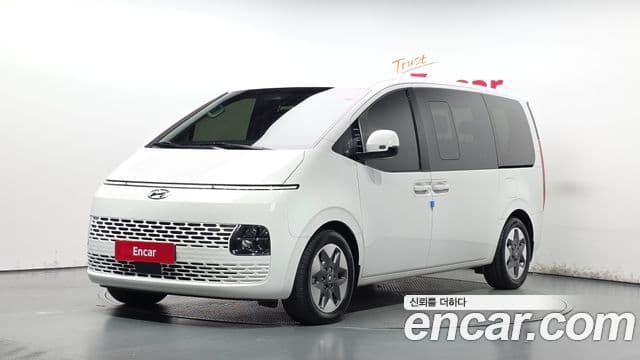 Staria Tourer 9 locuri
