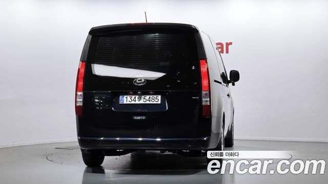 Staria 4WD Tourer 9 locuri