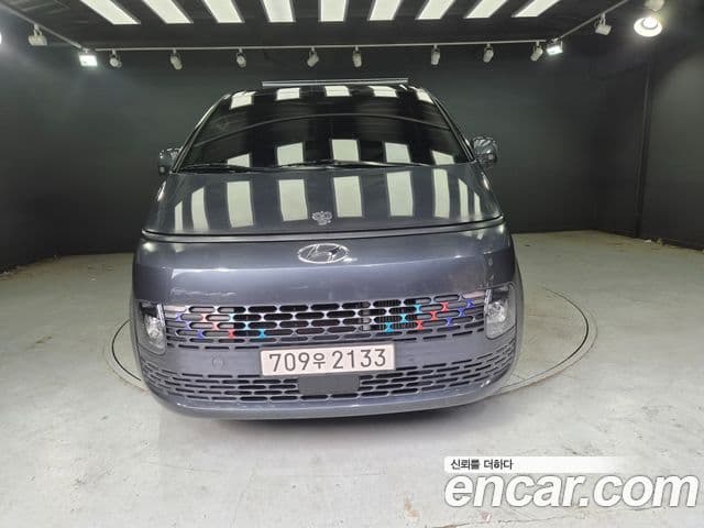 Staria Tourer 11 locuri