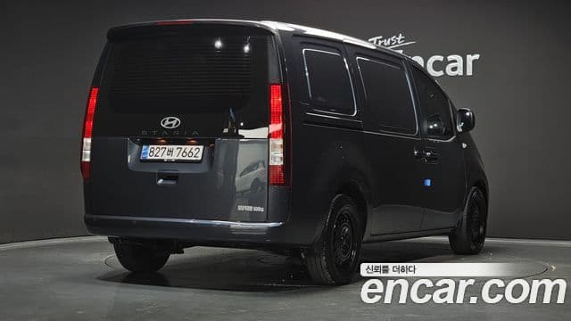 Staria Cargo 3 locuri
