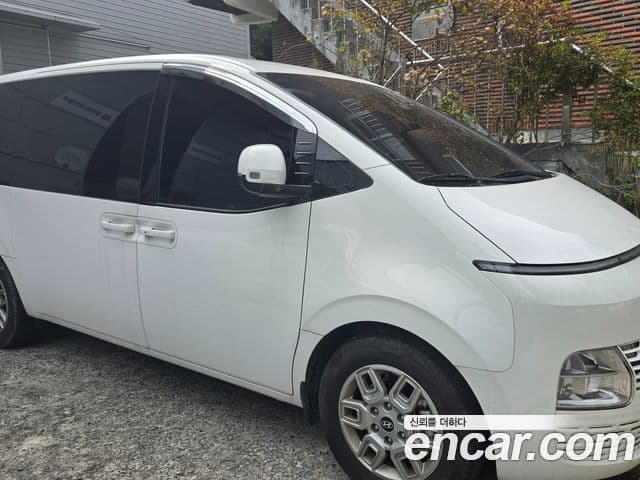 Staria L3.5 Cargo 3 locuri