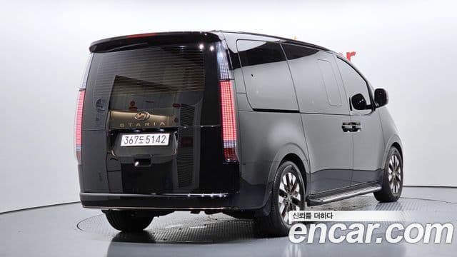 Staria L3.5 Lounge 9 locuri