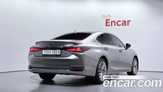 ES300h 7 Luxury Plus