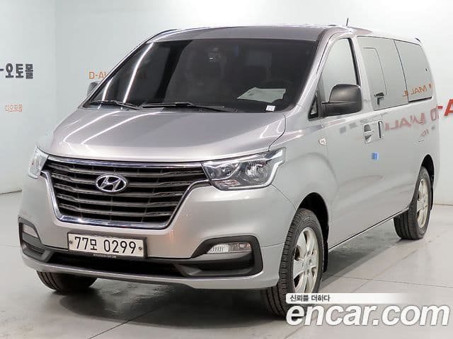 Grand Starex 4WD Wagon 11 locuri