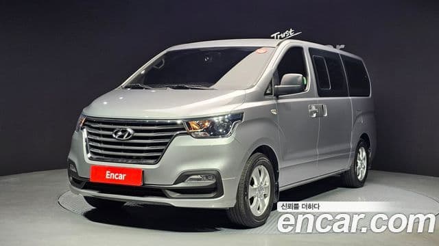 Grand Starex Wagon 12 locuri