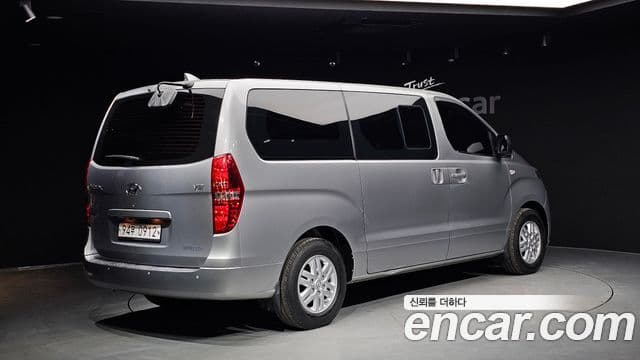 Grand Starex Van 5 locuri