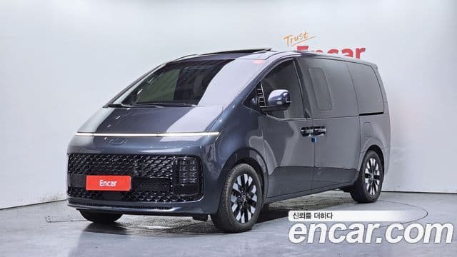 Staria 4WD Lounge 9 locuri