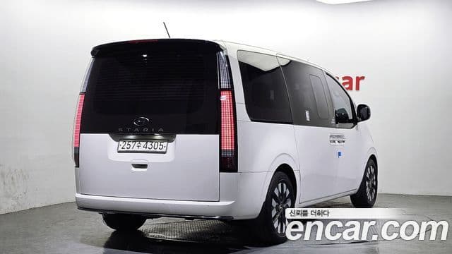 Staria L3.5 Lounge 7 locuri