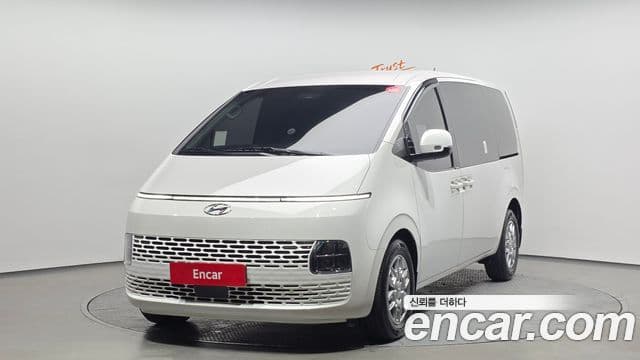 Staria Cargo 3 locuri