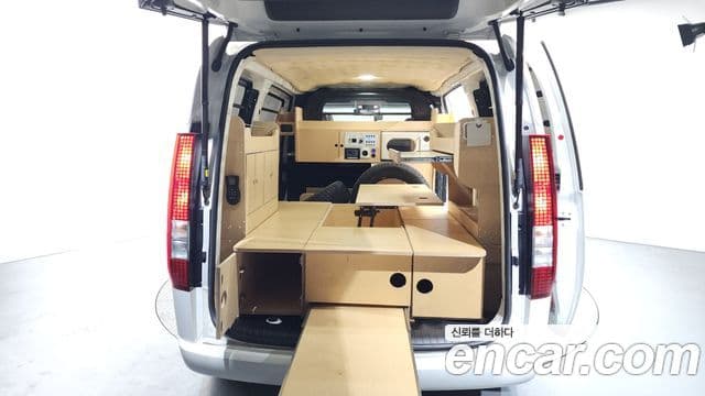 Staria Cargo 3 locuri