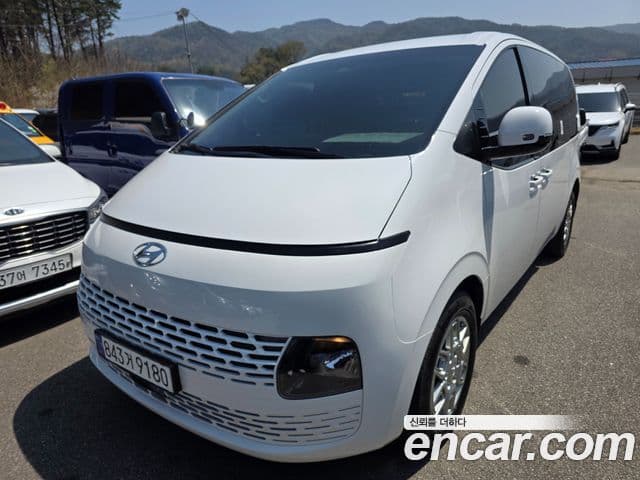 Staria Cargo 3 locuri