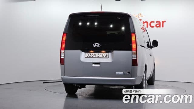 Staria L3.5 Cargo 5 locuri