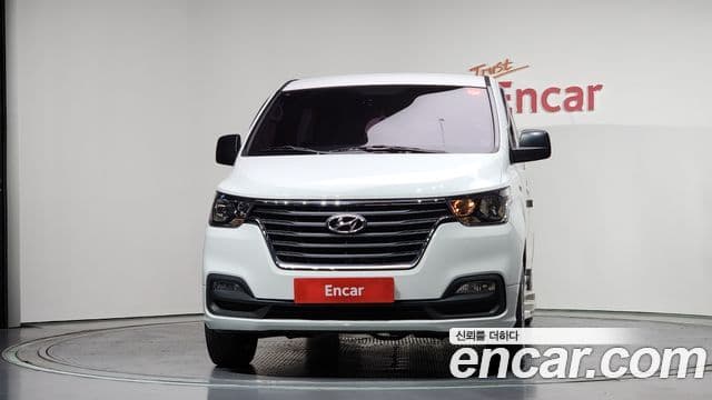 Grand Starex 4WD Wagon 12 locuri