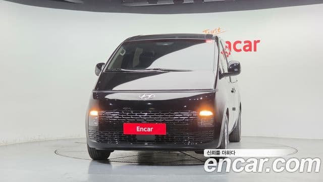 Staria Tourer 11 locuri