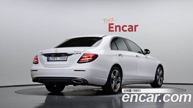 Clasa E E300 4MATIC Avantgarde