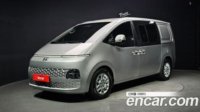 Staria Cargo 5 locuri
