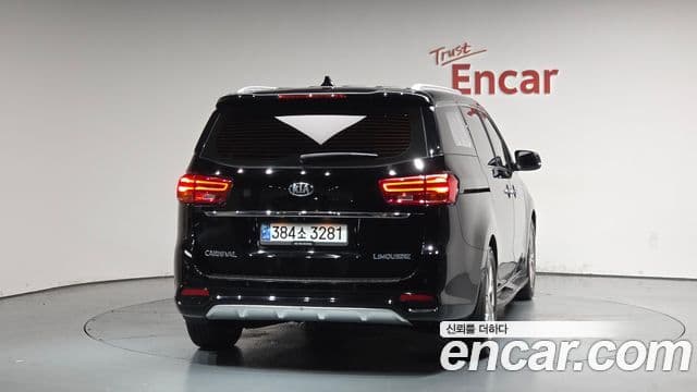 Carnival Benzină 7 locuri Limousine