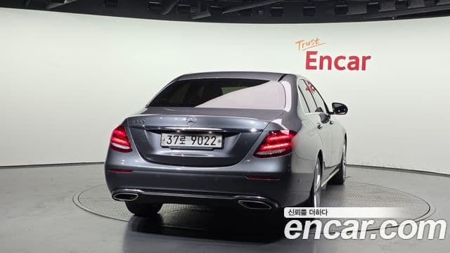 Clasa E E200 Avantgarde