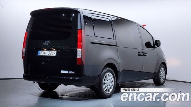 Staria Cargo 5 locuri
