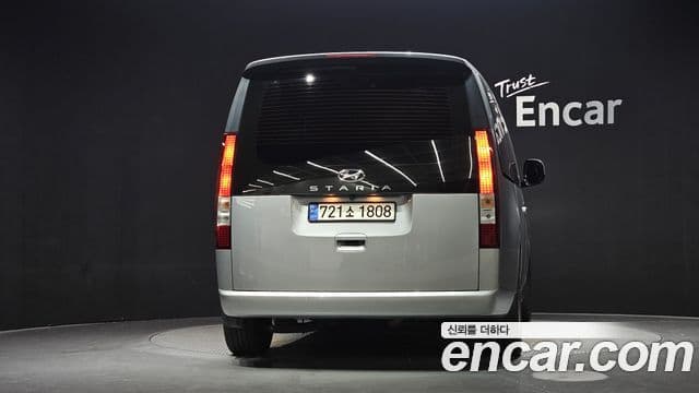 Staria Tourer 11 locuri