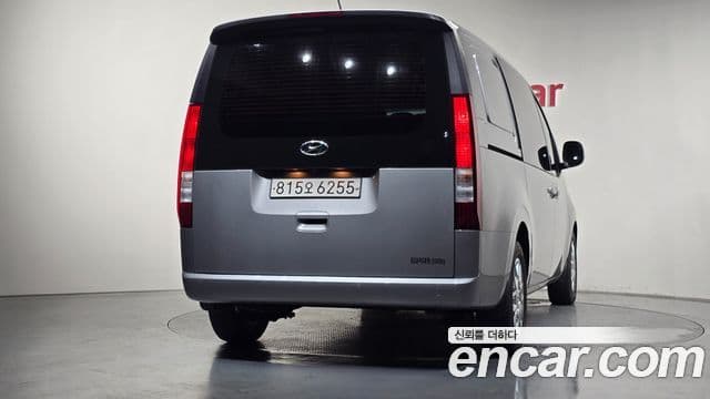 Staria Cargo 5 locuri