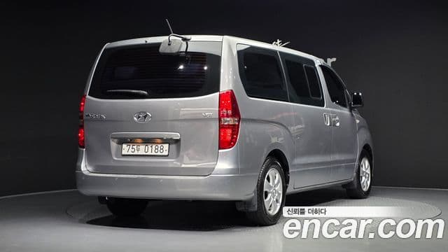 Grand Starex Wagon 11 locuri