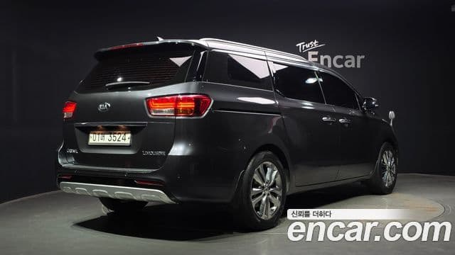Carnival 7 locuri Limousine