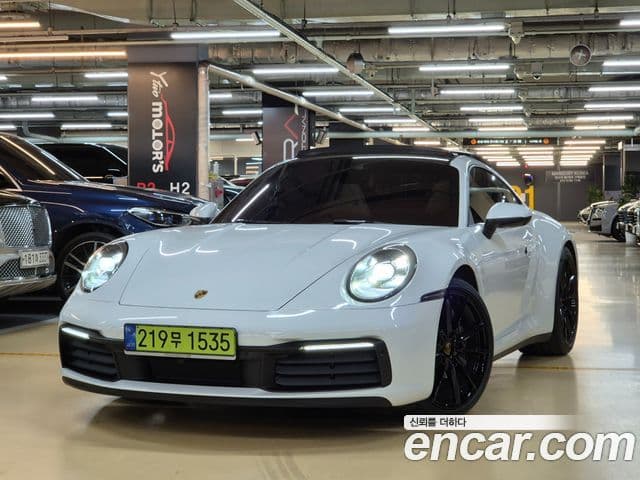 911 (992) Carrera 4