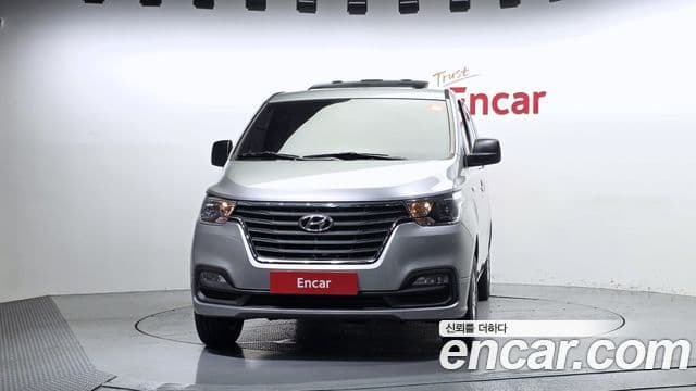 Grand Starex 4WD Wagon 11 locuri