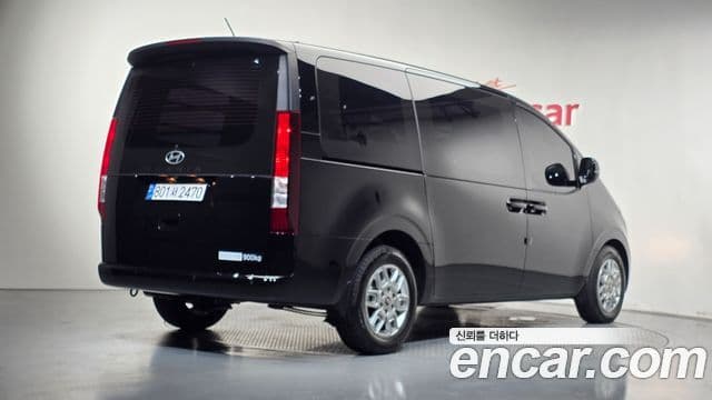 Staria Cargo 3 locuri