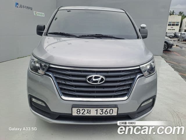 Grand Starex Van 3 locuri