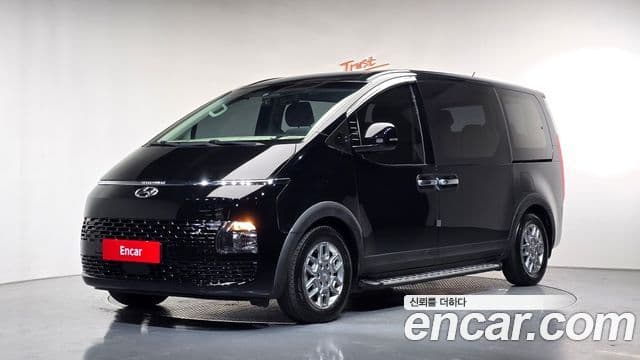 Staria Tourer 11 locuri