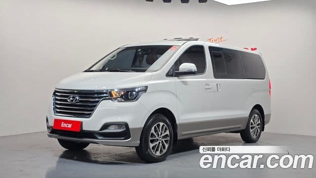 Grand Starex Urban 9 locuri