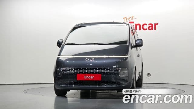 Staria Cargo 3 locuri
