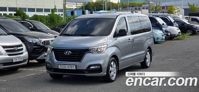 Grand Starex Wagon 12 locuri
