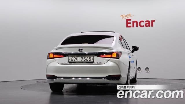ES300h 7 Executive