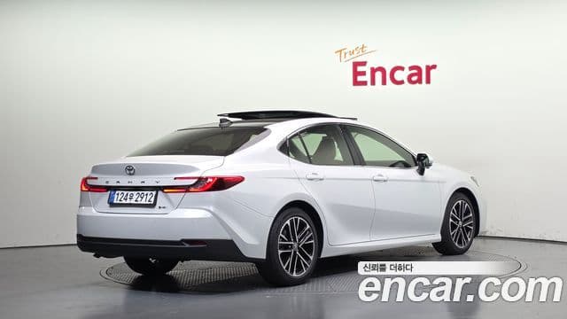 2.5 XLE Premium Hybrid